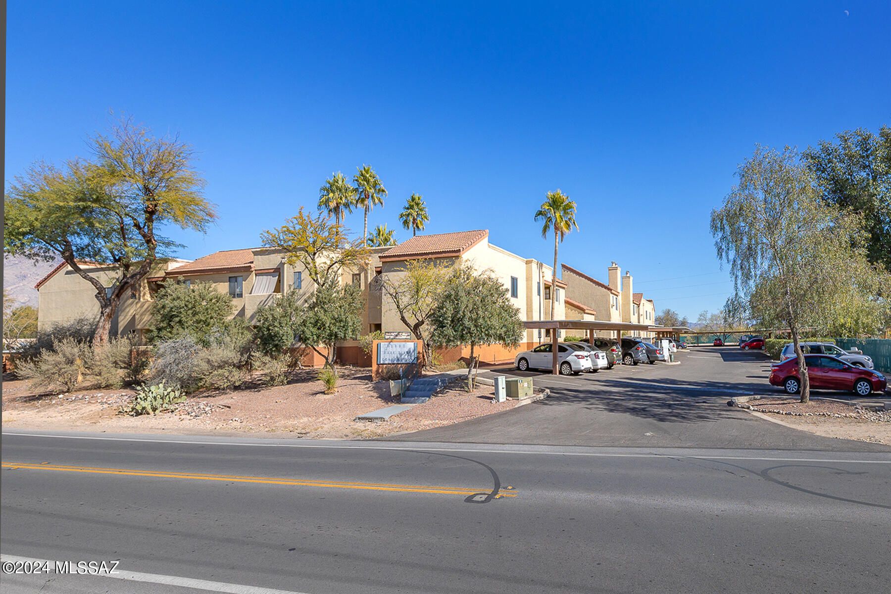 3690 N Country Club Road 1029