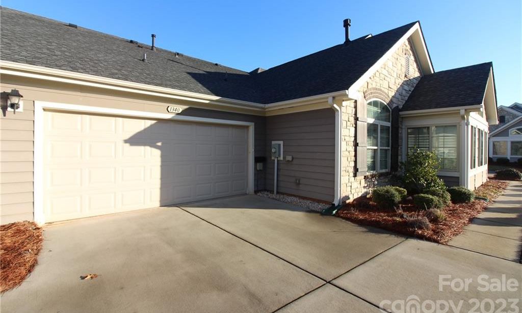 The Villas at Robinson Oaks