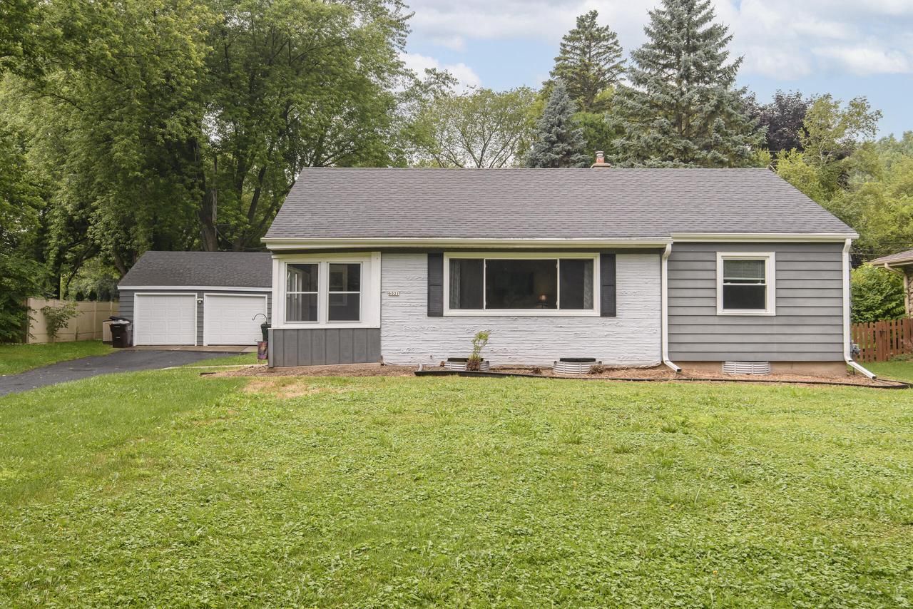 6021 North Milwaukee River Parkway