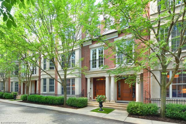 Regents Row Lake Forest Il Homes For Sale Real Estate Neighborhoods Com