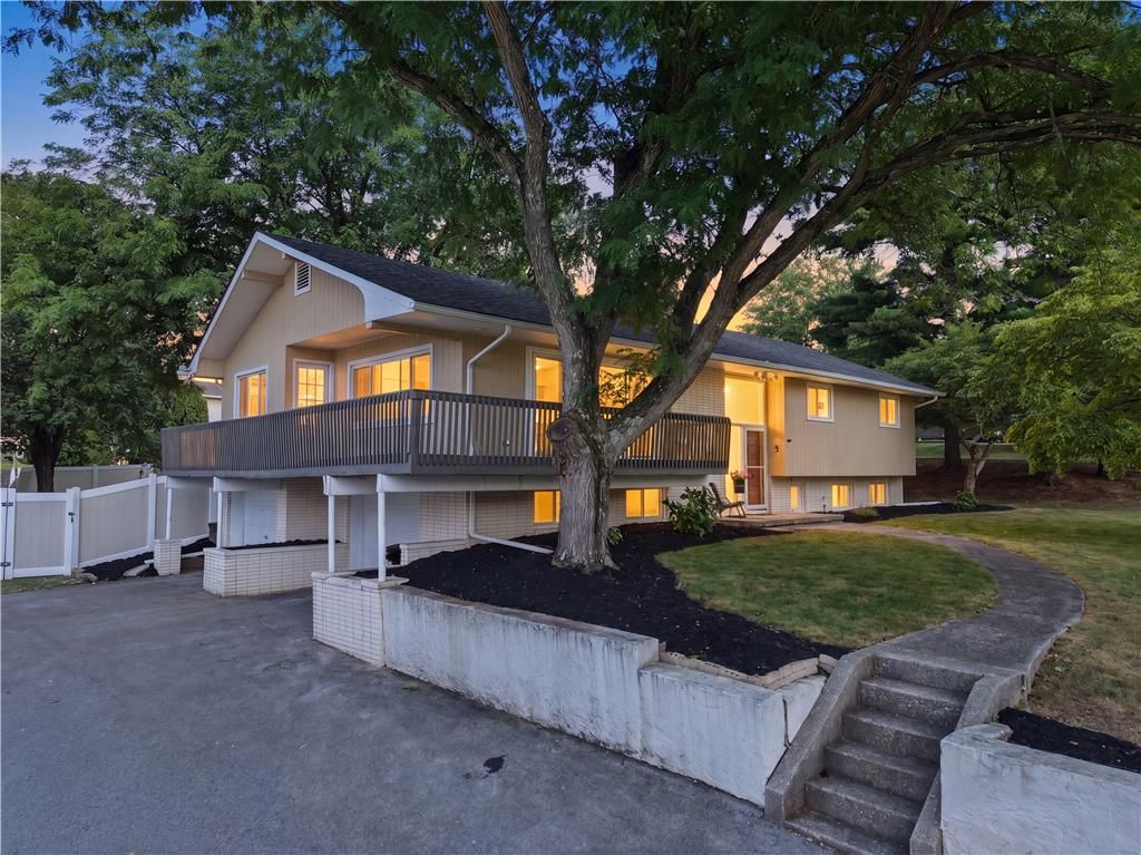1121 Oakhurst Drive