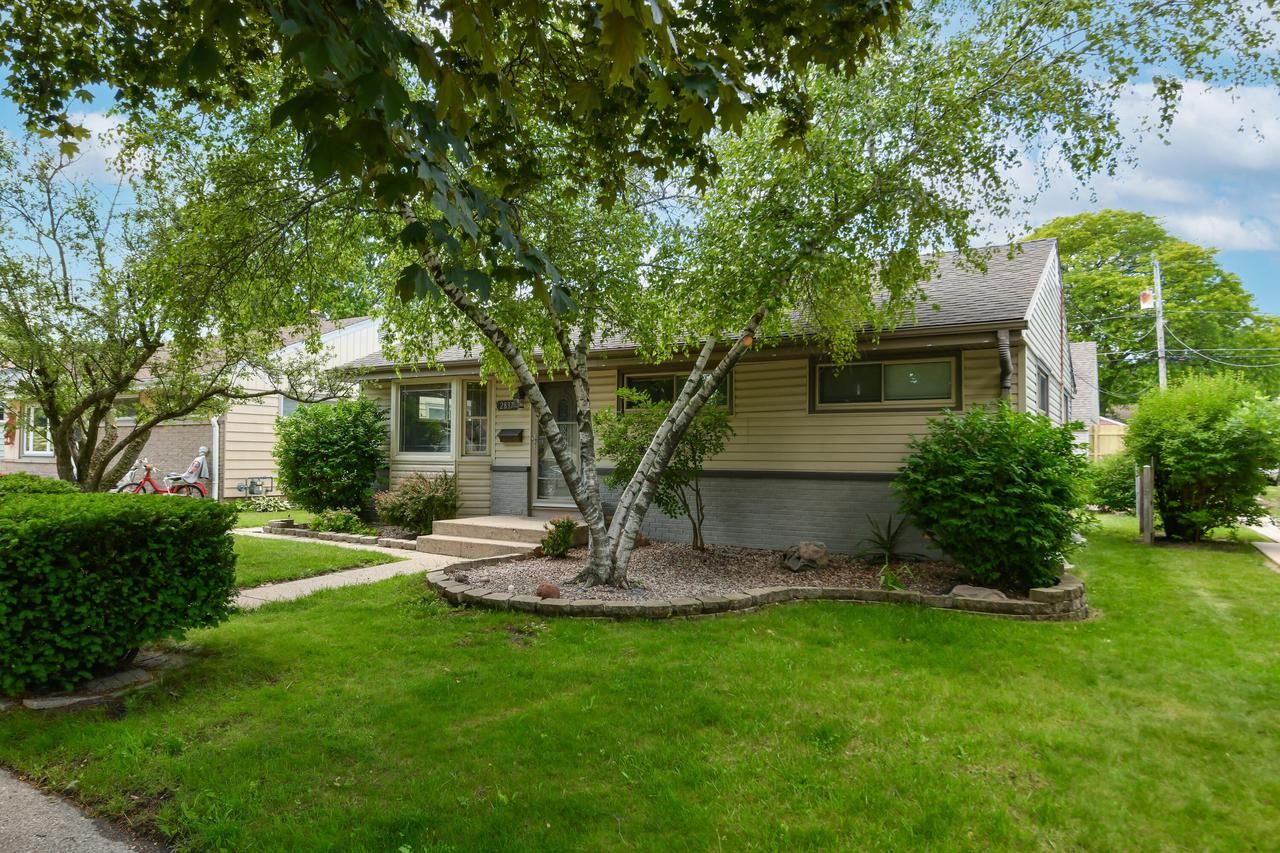 2837 S 67th Street
