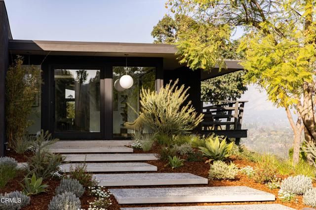 945 Linda Vista Avenue