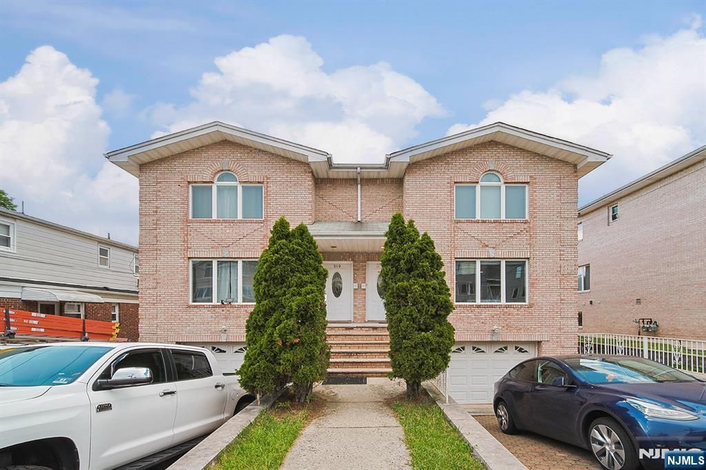 319b 7th Street