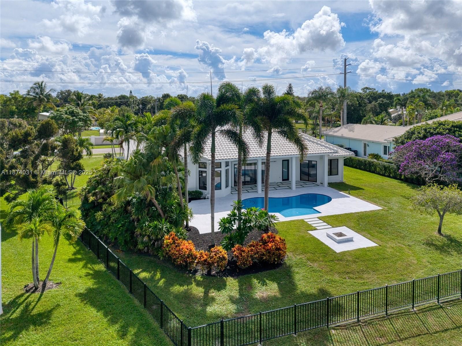 18573 Lakeside Gardens Dr