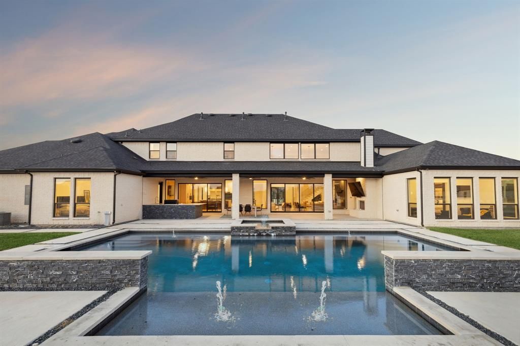 808 Inverness Lane