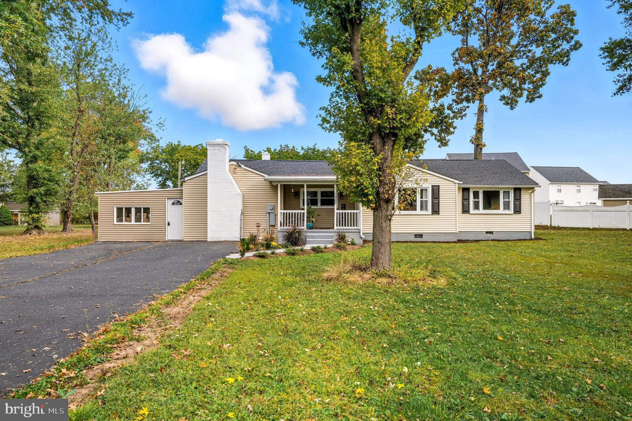 1565 E Philadelphia Avenue