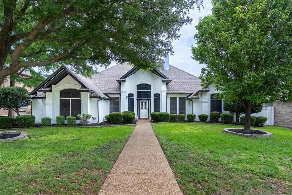 3163 Oak Drive