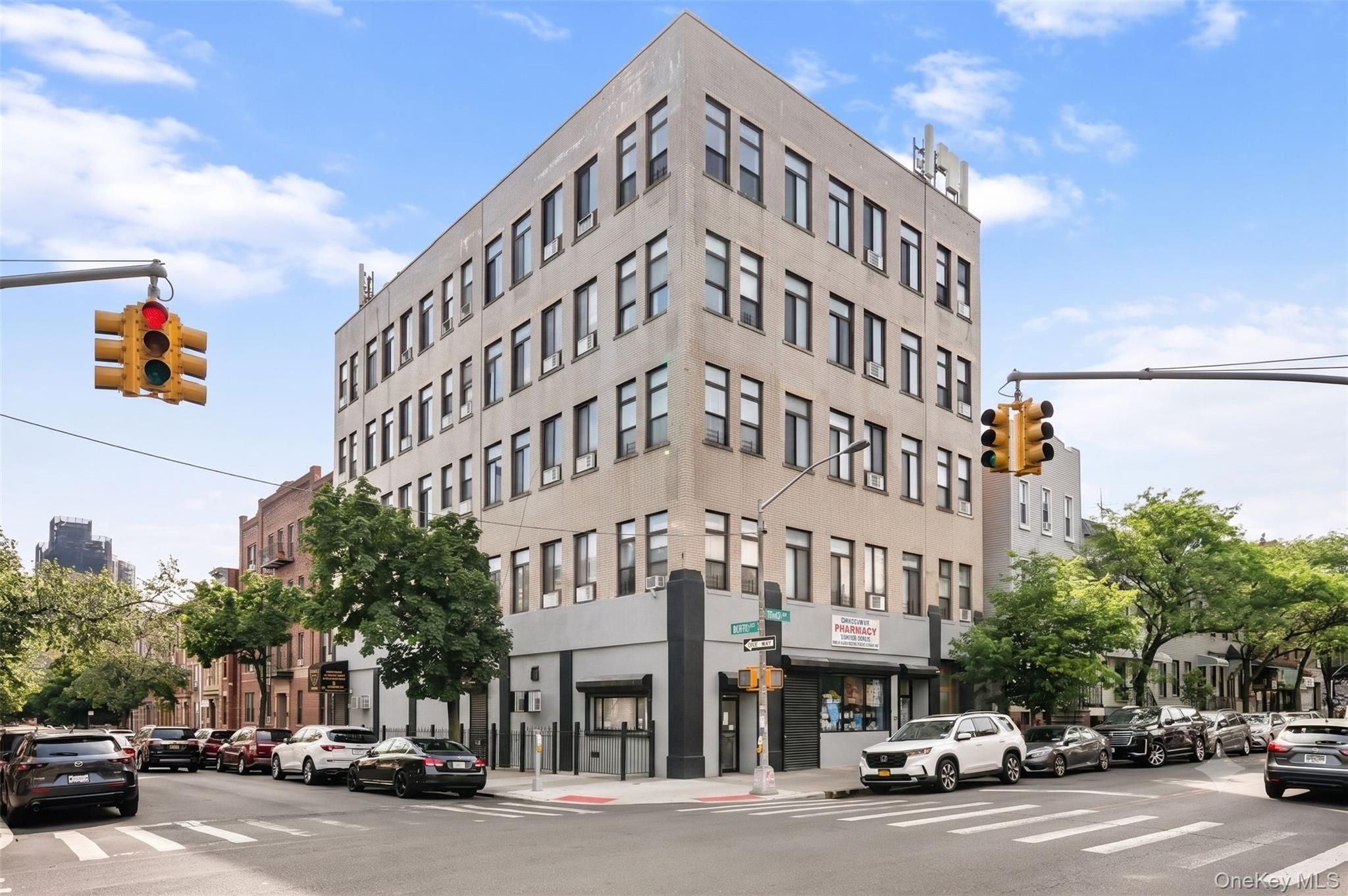 714 Seneca Avenue 504