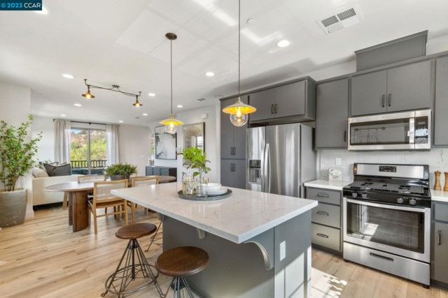 516 Laurel Knoll Court