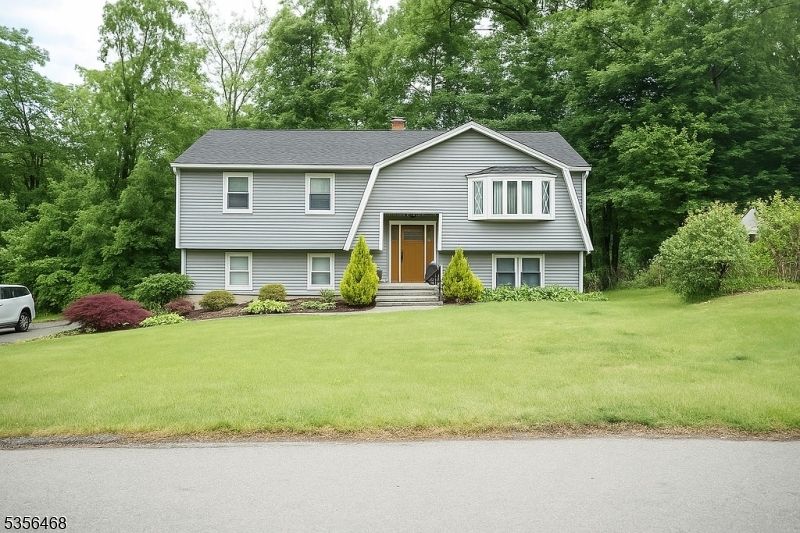 10 Lincoln Ave