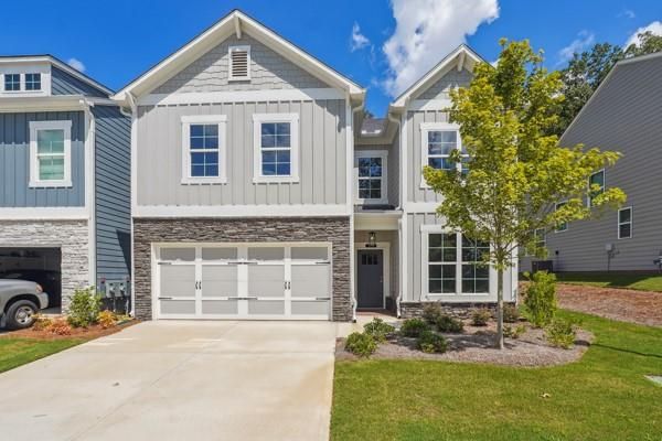 376 Lakeside Court