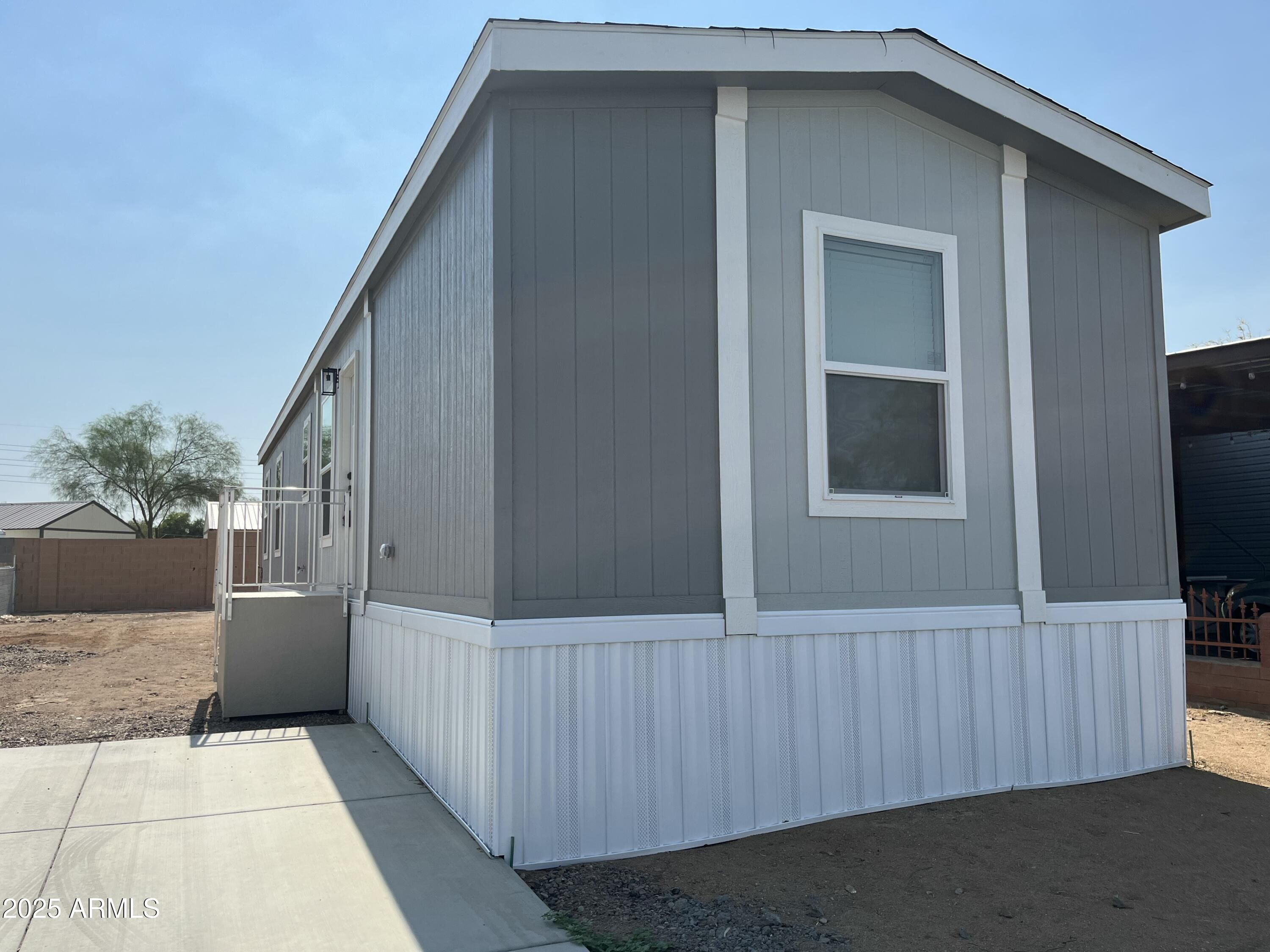 1550 W Southern Avenue 20