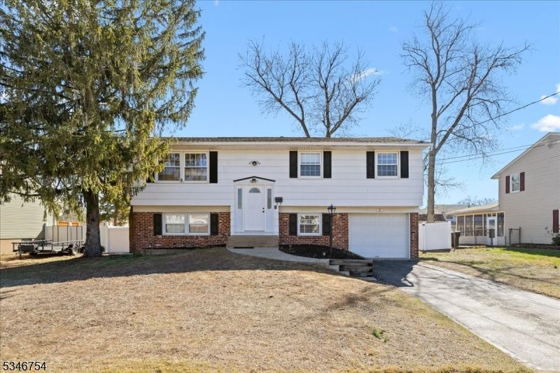 27 Evergreen Ln