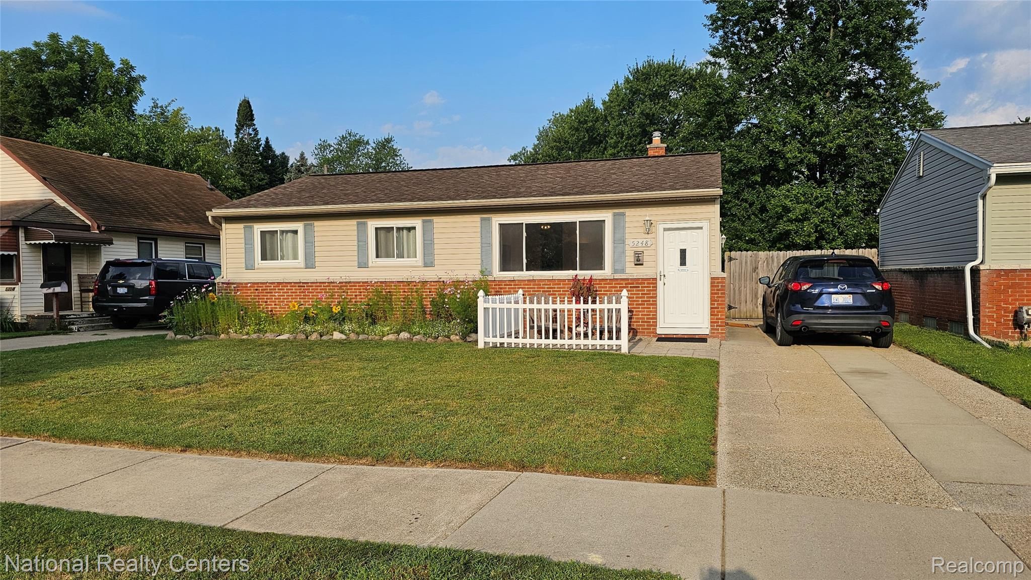 5248 Woodward Street