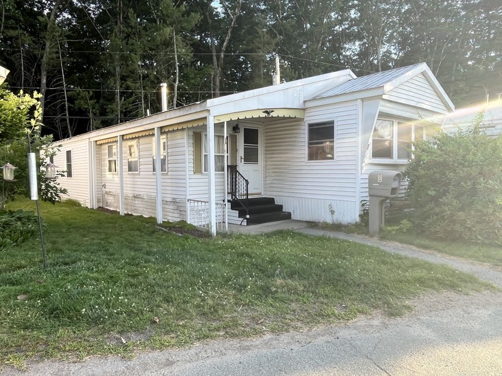 8 Thunderbird Dr