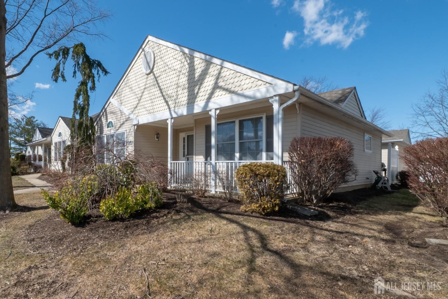 218 N Pondview Boulevard