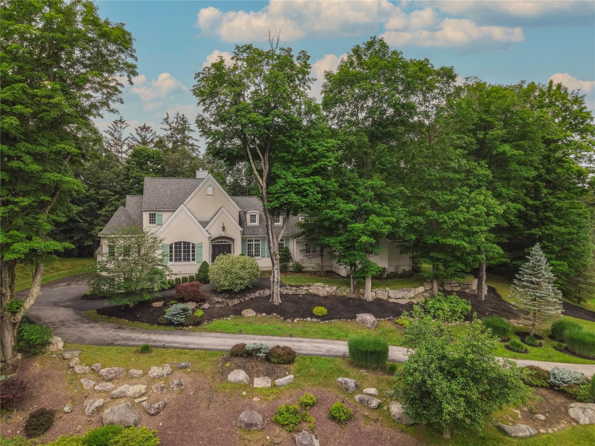 10 Greenwich Avenue