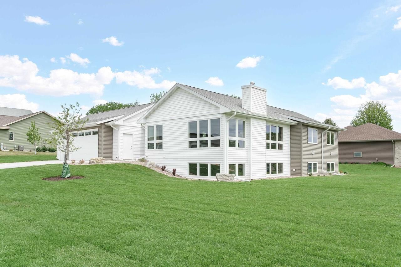 772 N Waveland Road