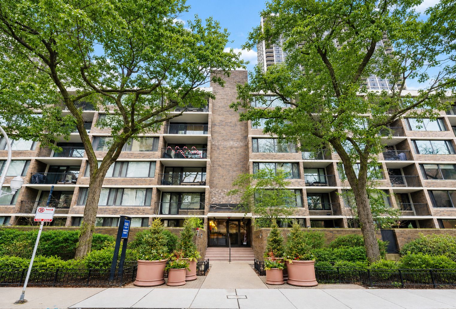 1555 N Sandburg Terrace 517