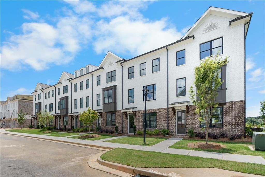4243 Millcroft Place 203