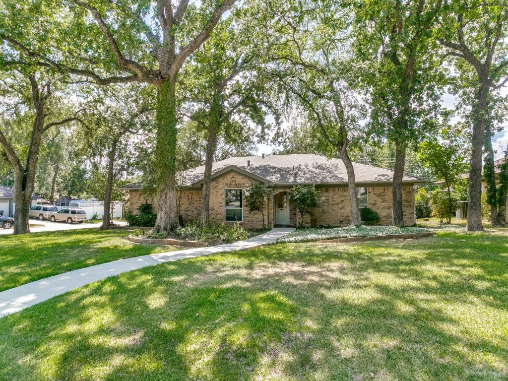 2201 Cambridge Drive