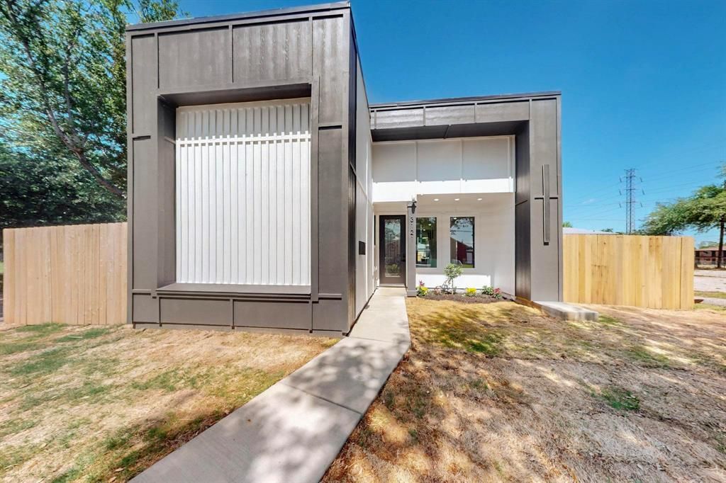 3121 Metropolitan Avenue