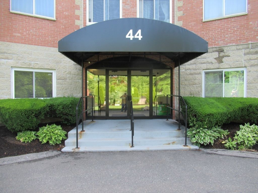 44 Loomis St. 103