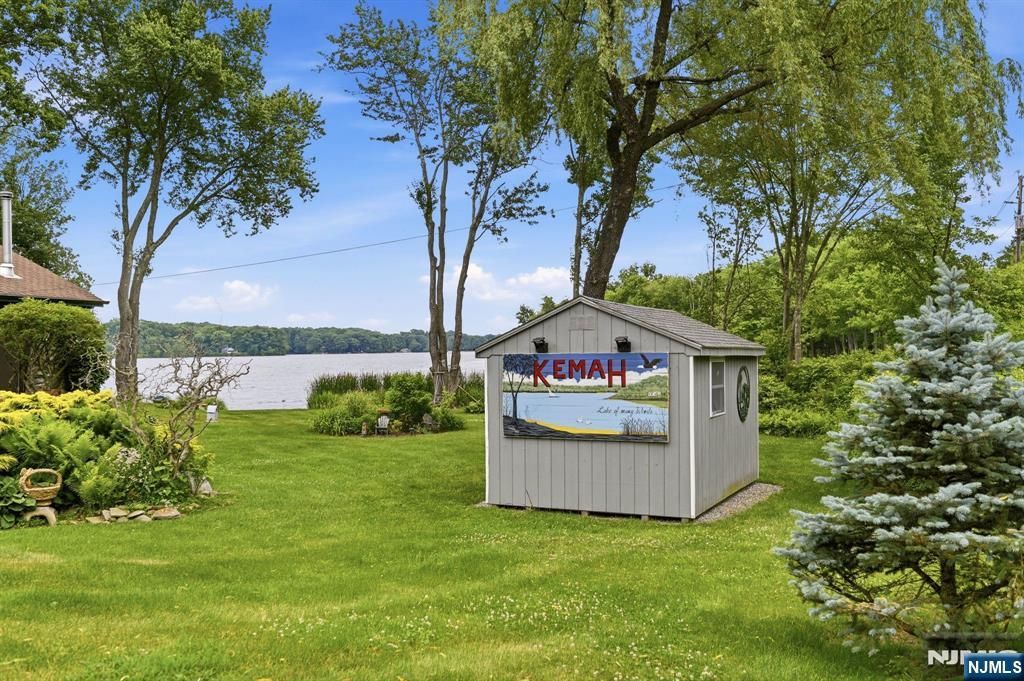 312 Lakeview Drive
