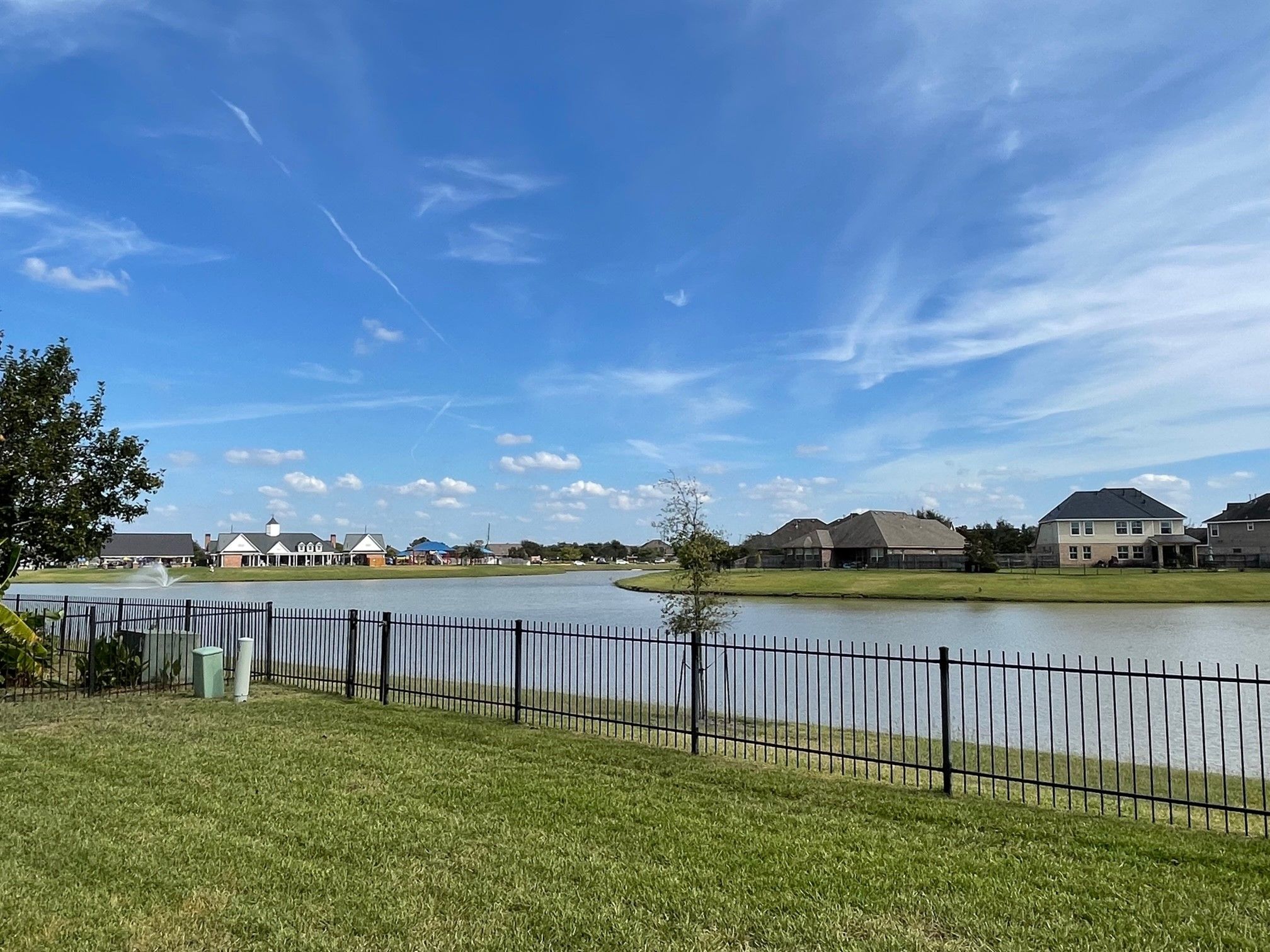 823 Aqua Vista