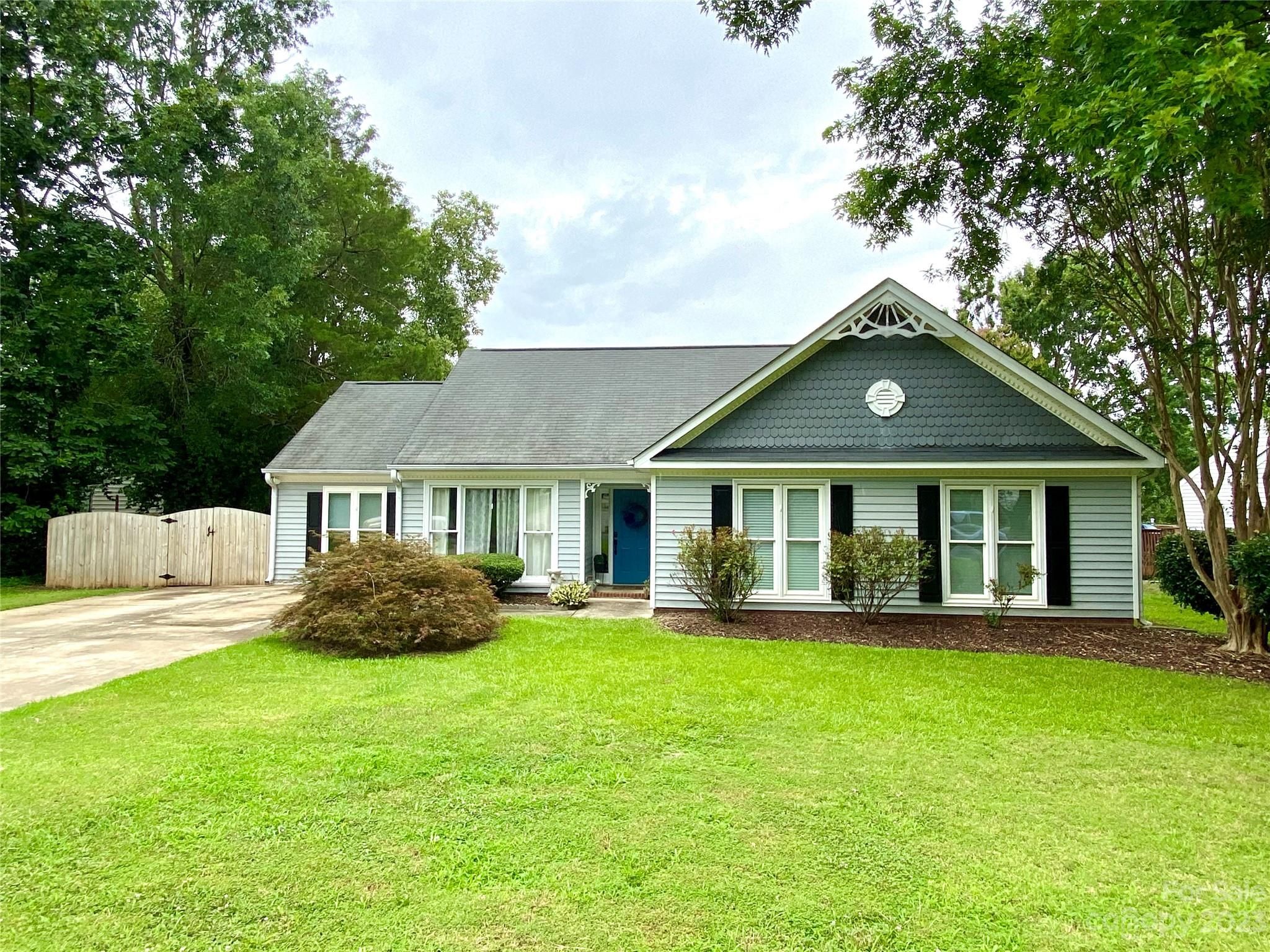 165 Edgewater Drive Nw