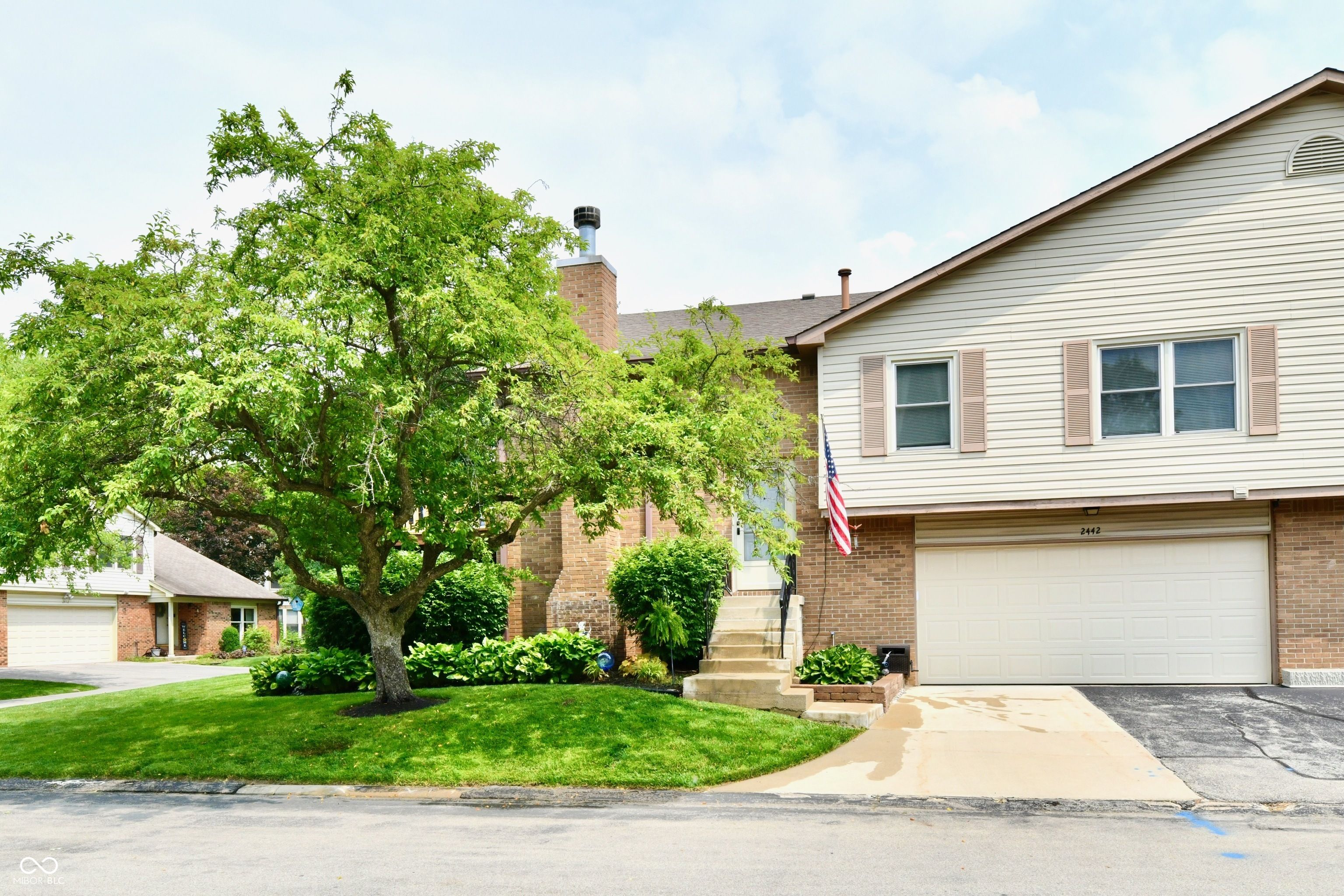 2442 N Willow Way