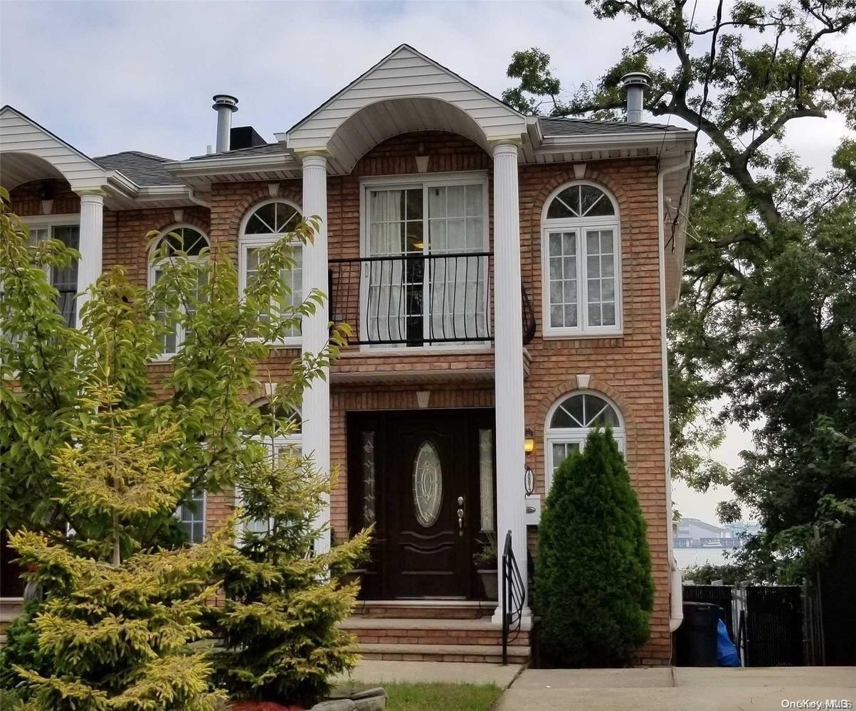 108-09 Ditmars Boulevard