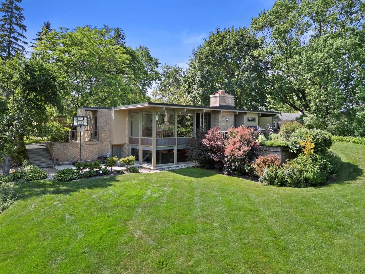 3637 Hennepin Place
