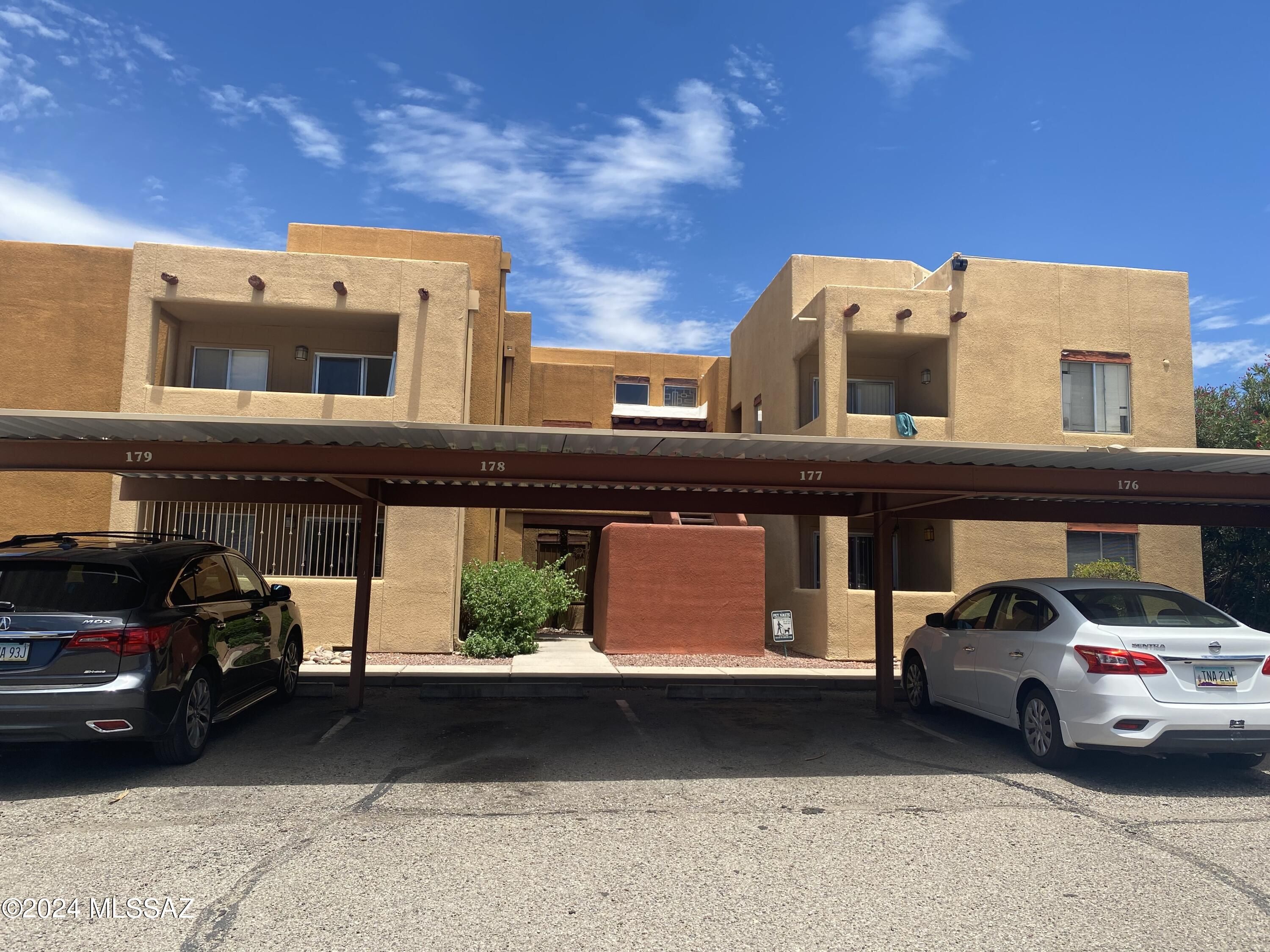 1810 E Blacklidge Drive 727