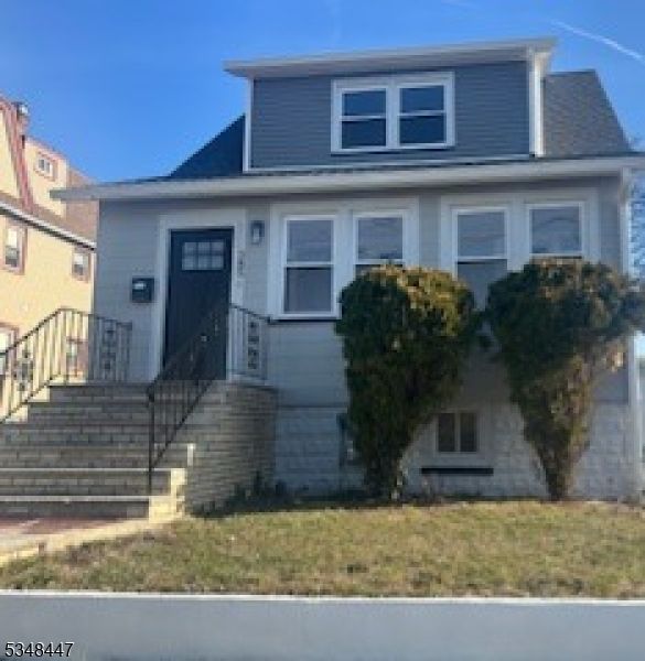 385 Russell St