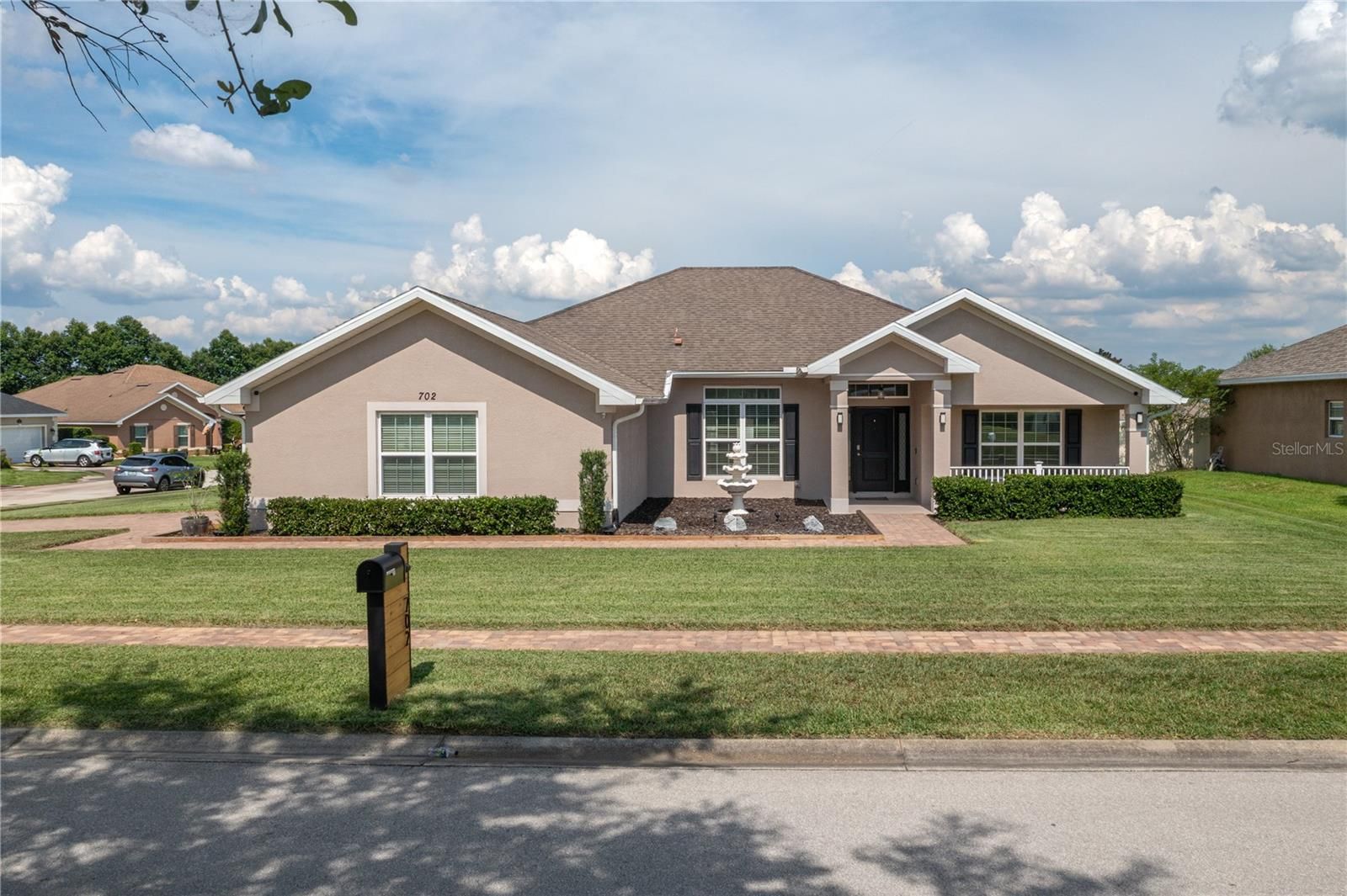 702 Country Walk Cove