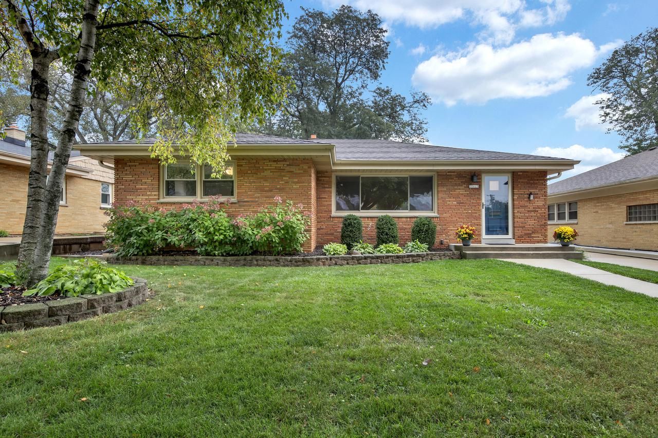 10615 West Woodward Avenue