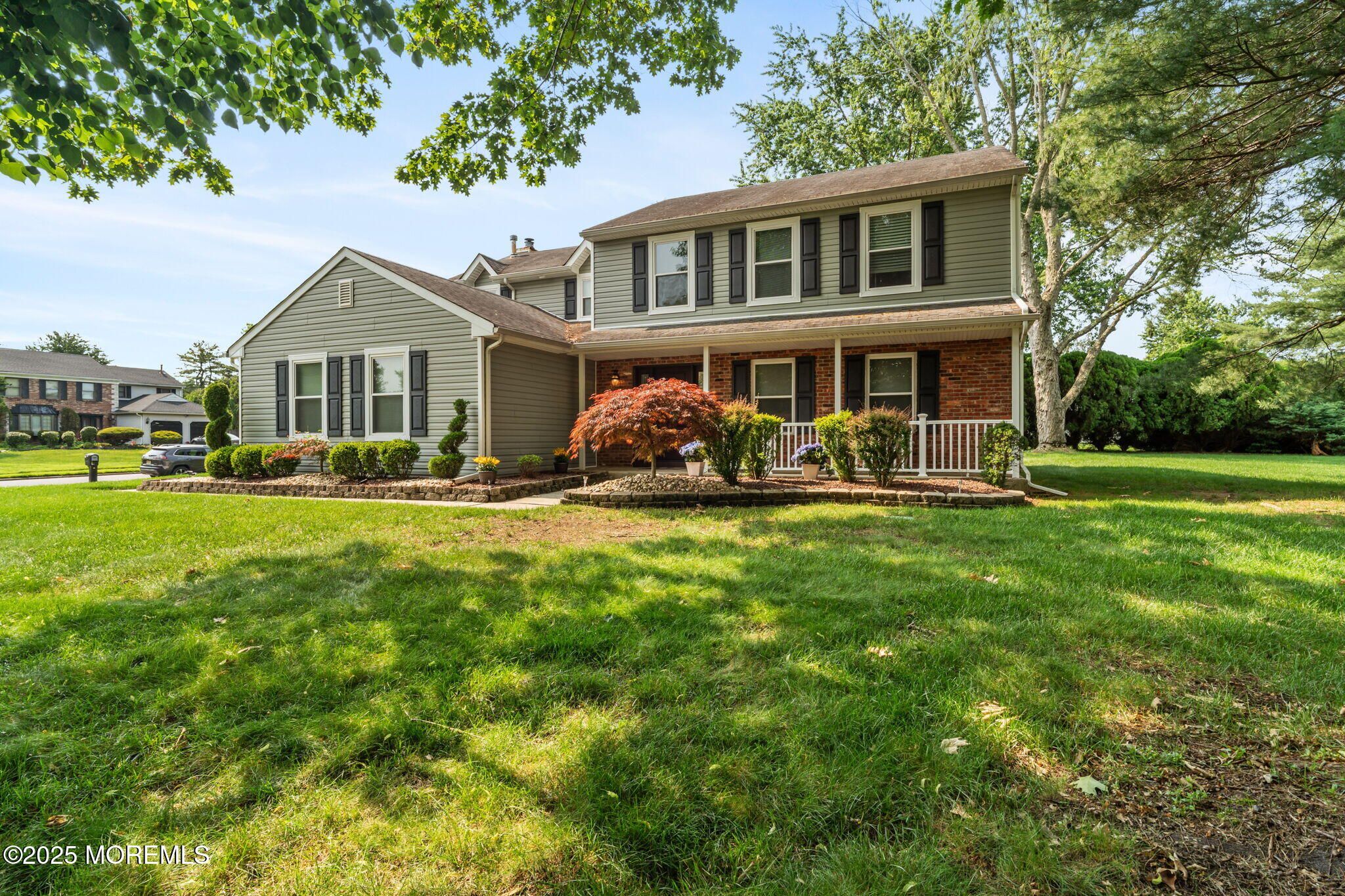 14 Lincolnshire Drive