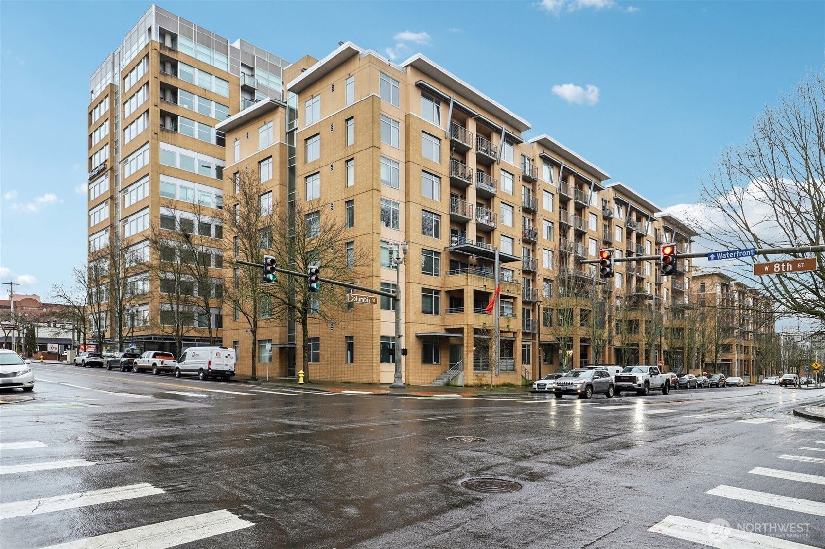 701 Columbia Street 607