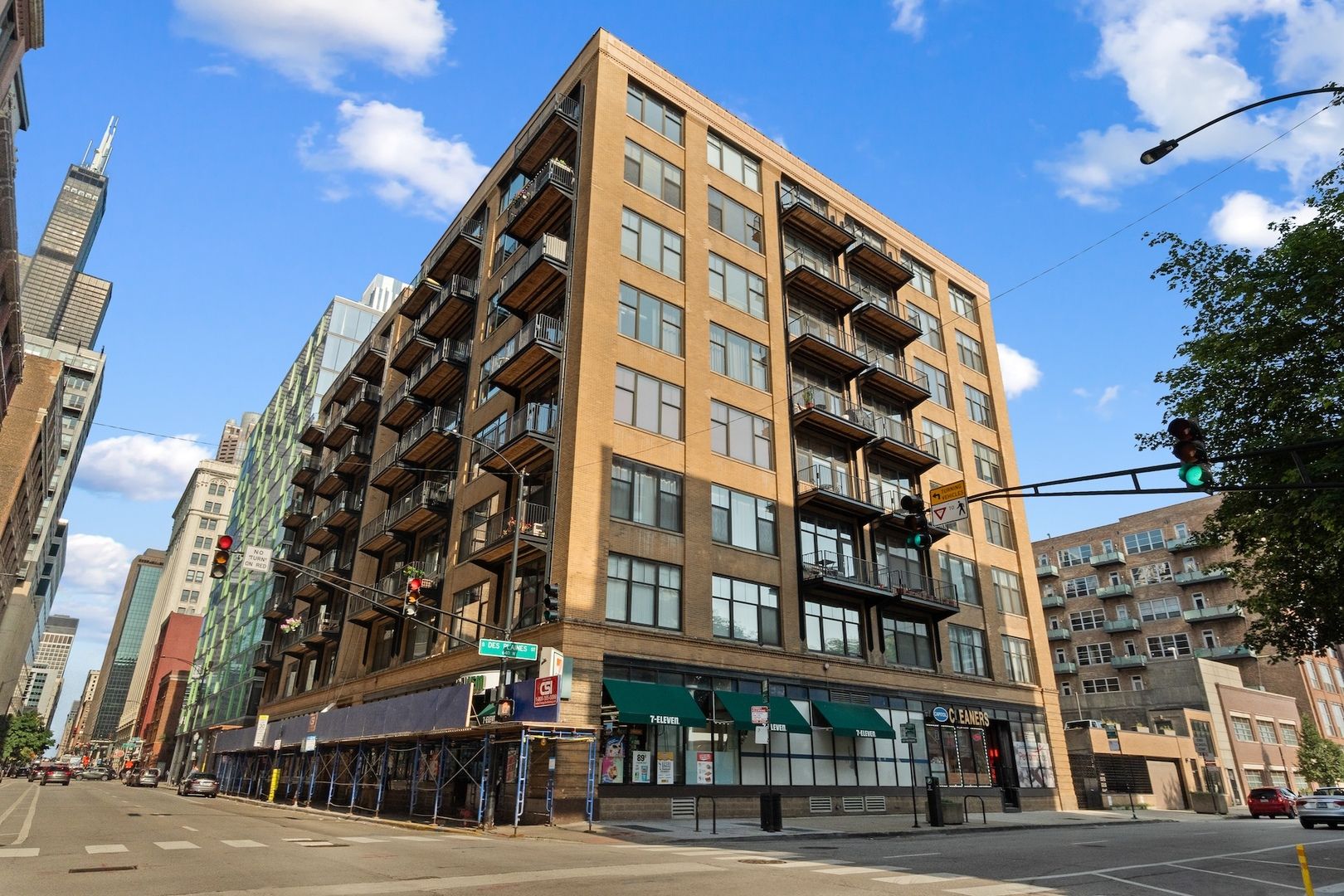 625 W Jackson Boulevard 602