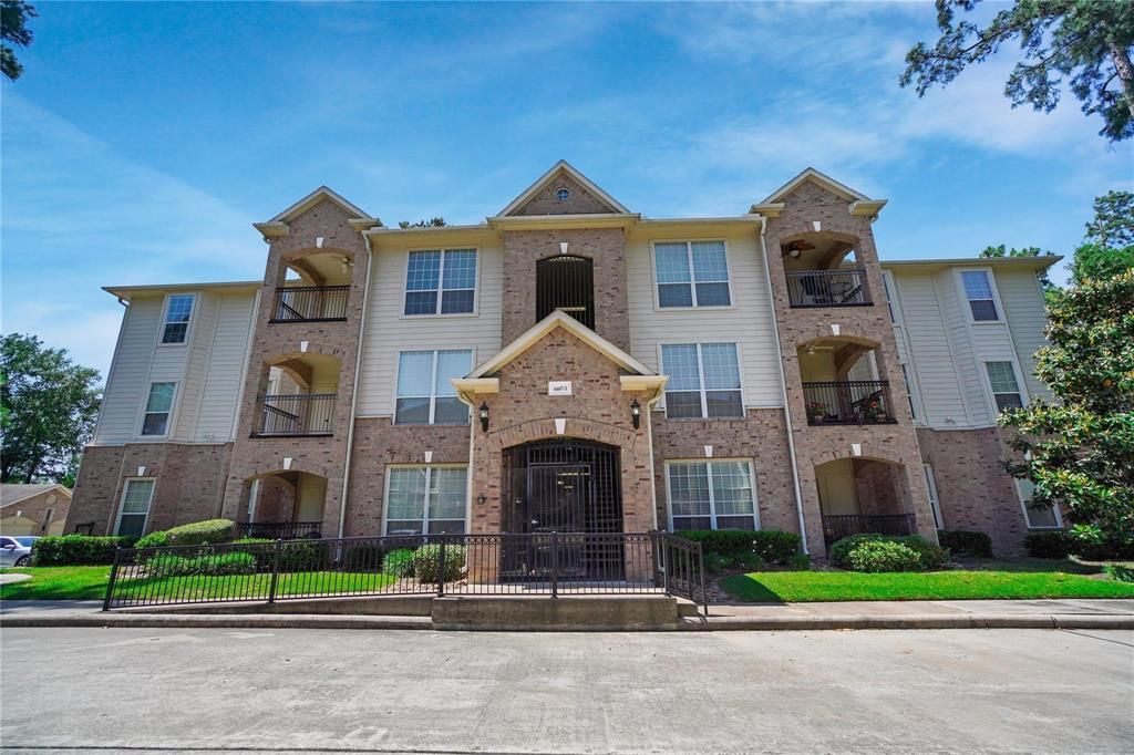 6607 Lake Woodlands Drive 334
