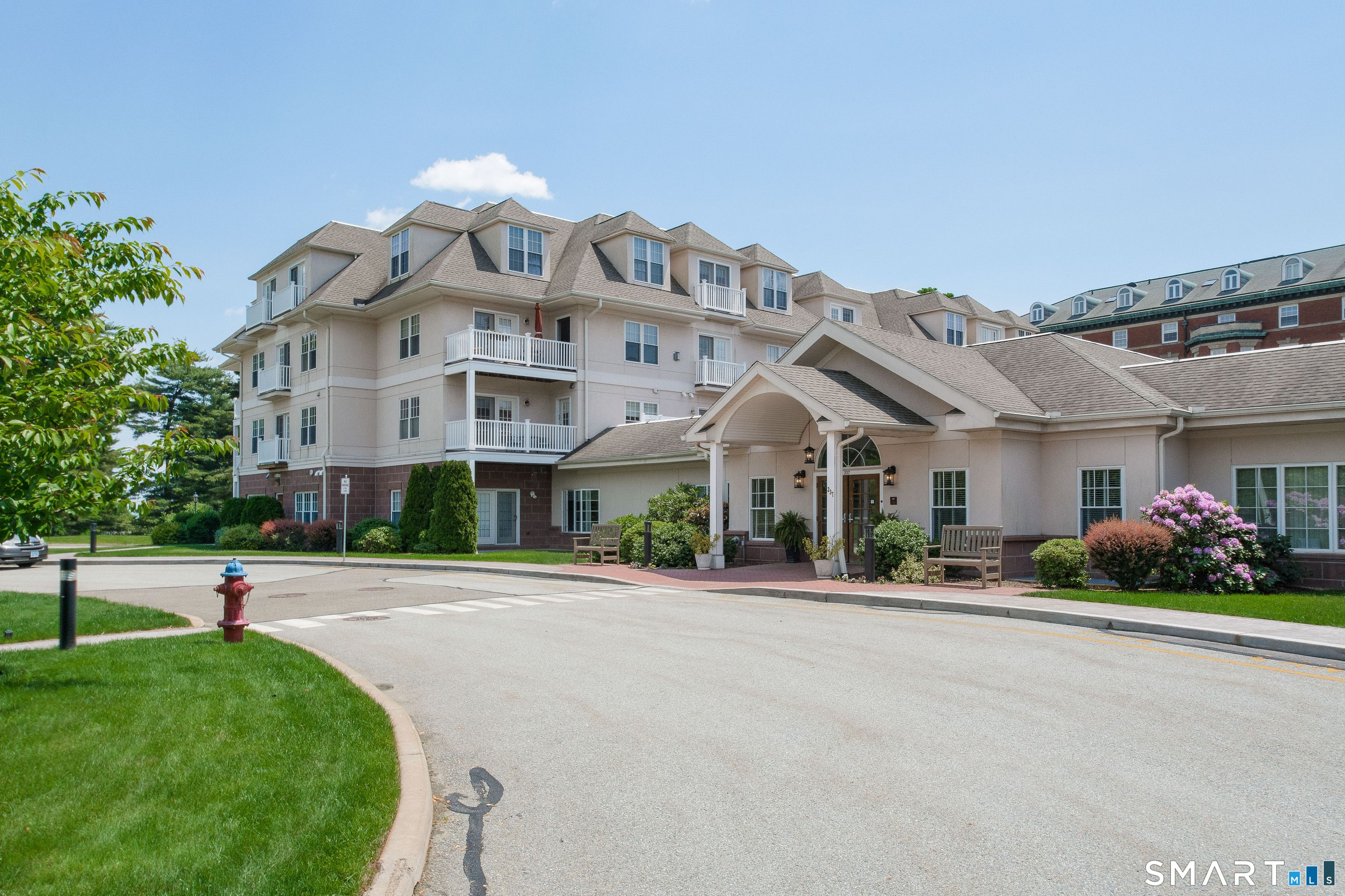 237 Fern Street 305W