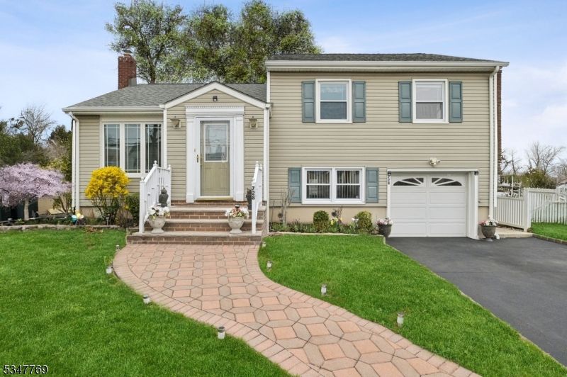 728 Colonial Arms Rd