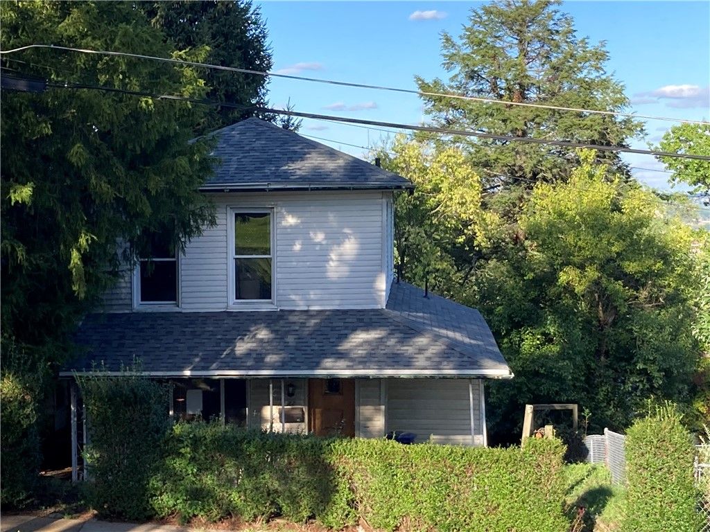 722 Herschel St