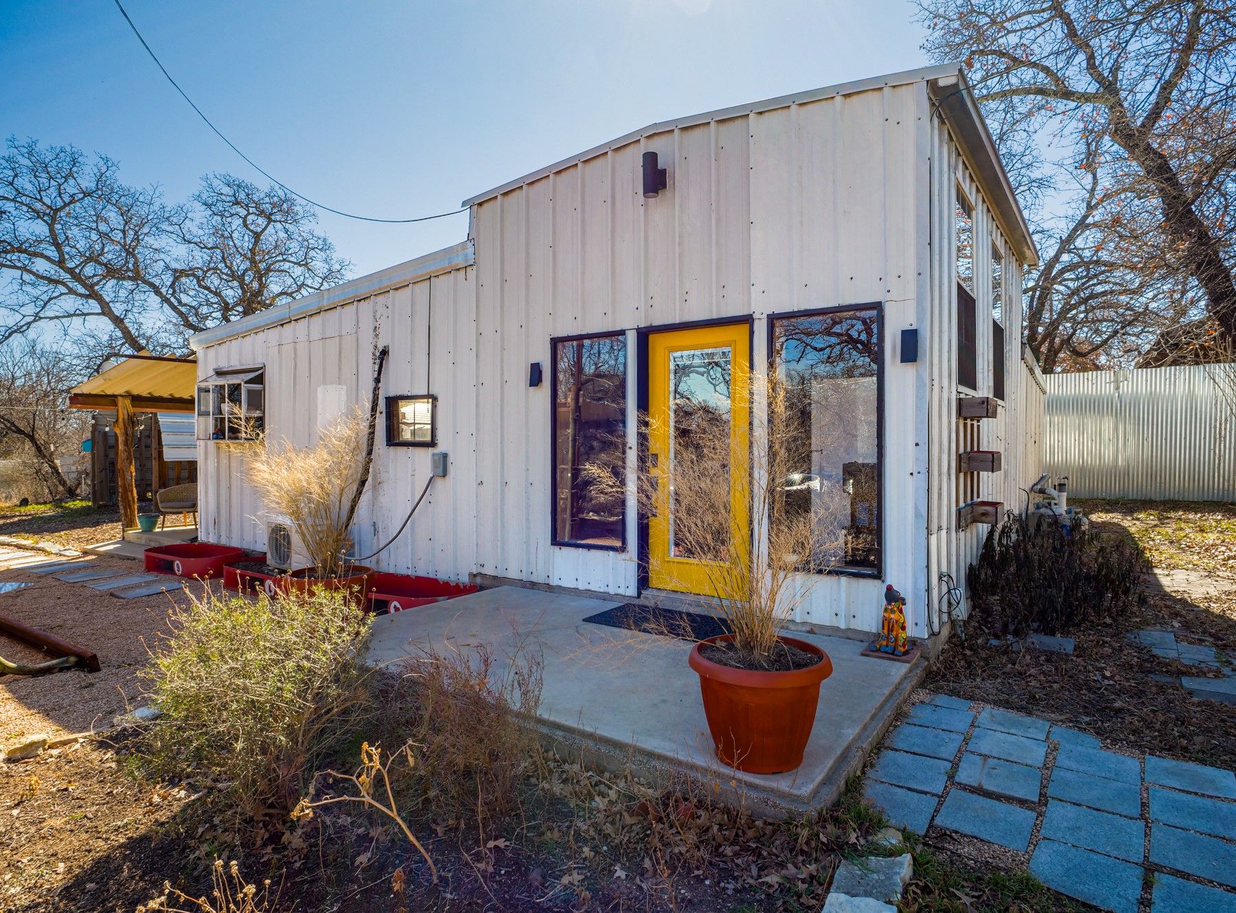 128 E Castlewood Drive