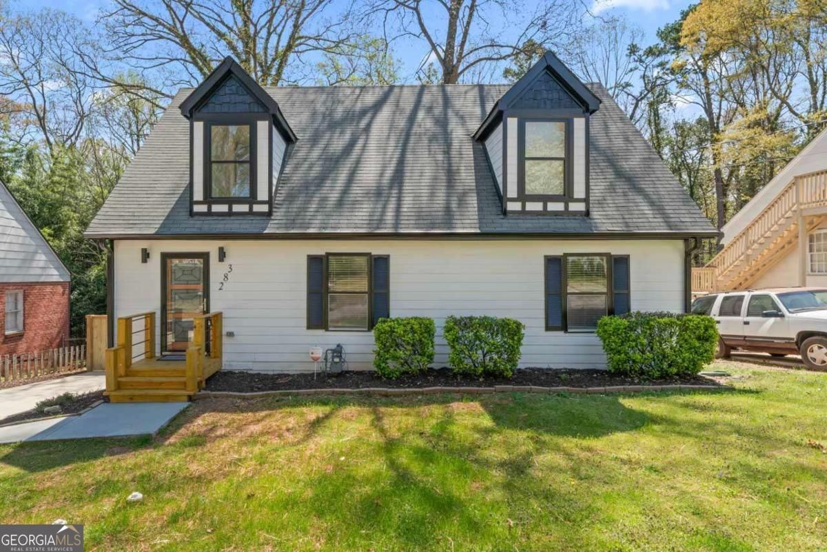 382 Deckner Avenue Sw
