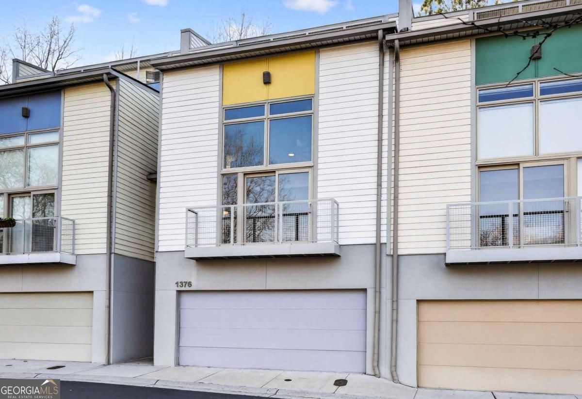 1376 Stirling Circle Nw