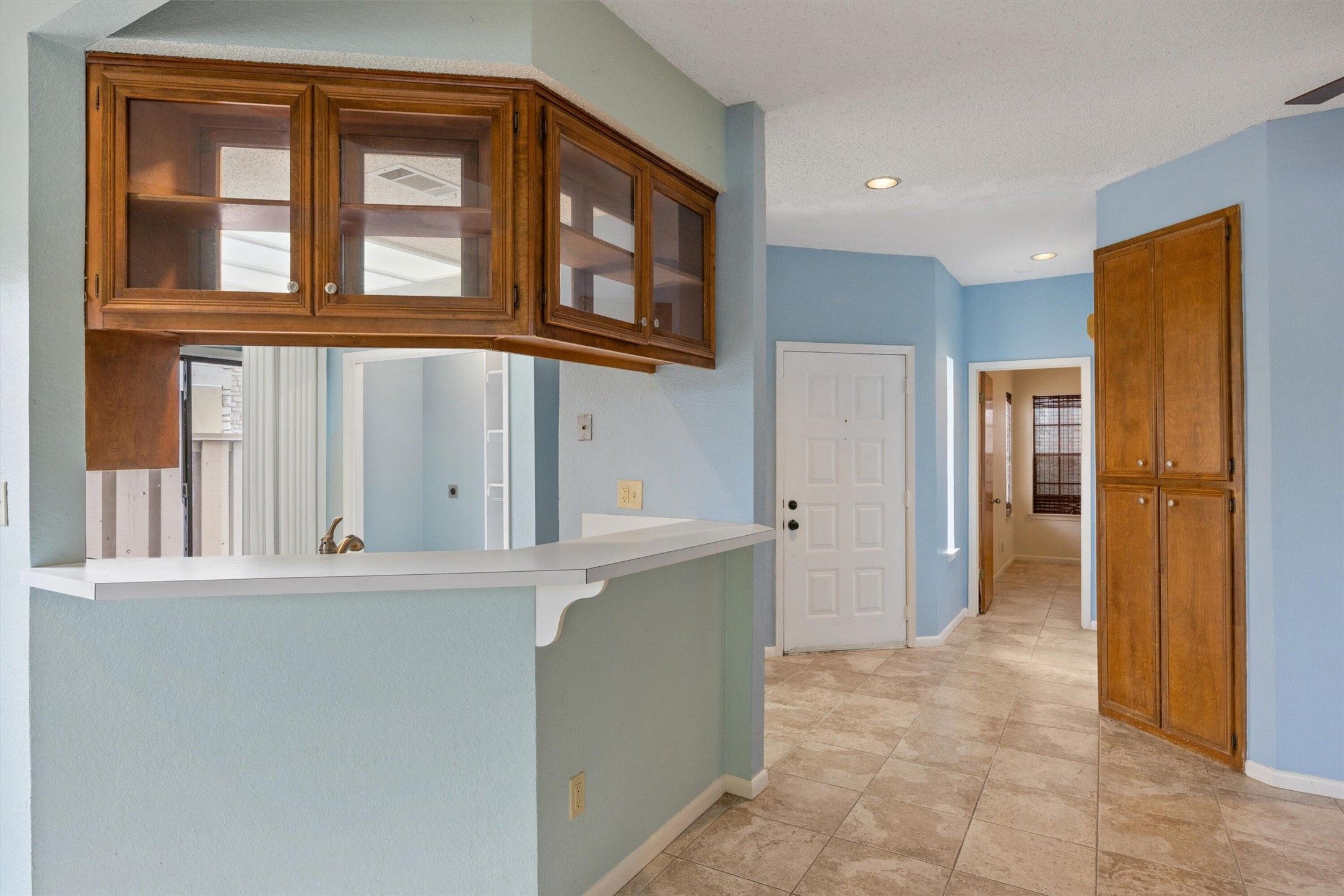 2201 Lakeway Boulevard 39