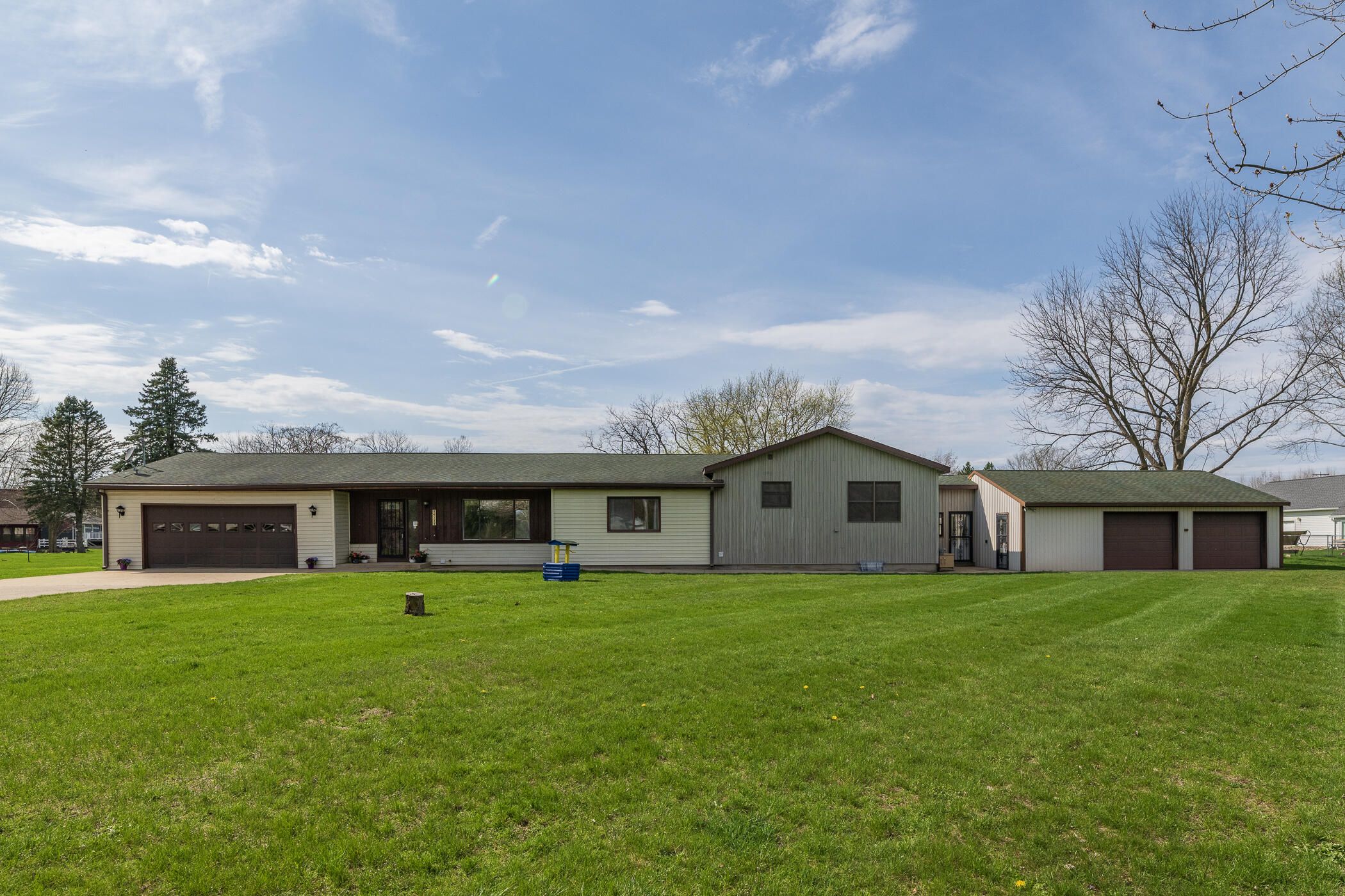 46144 Lakeview Drive